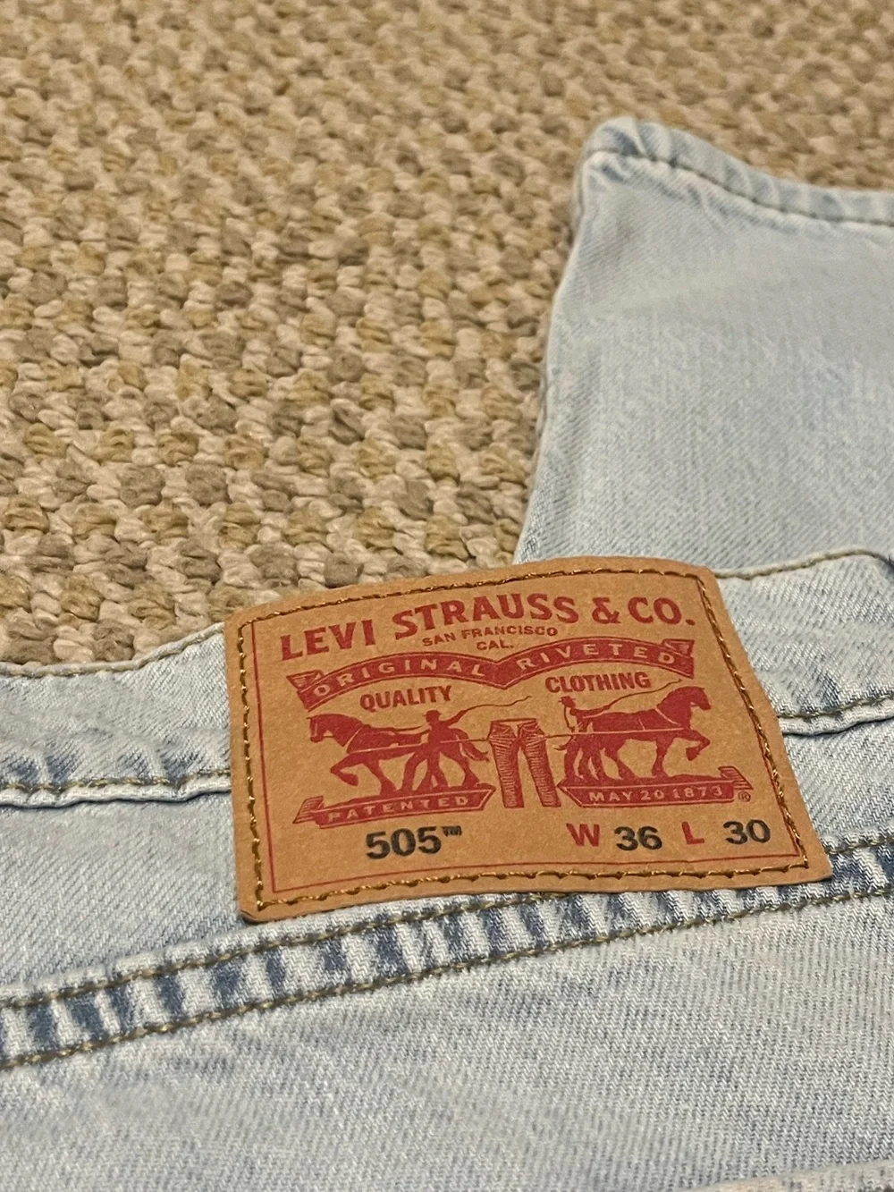 Levi's 505 Men's Pale Blue Relaxed Jeans - Straight Fit